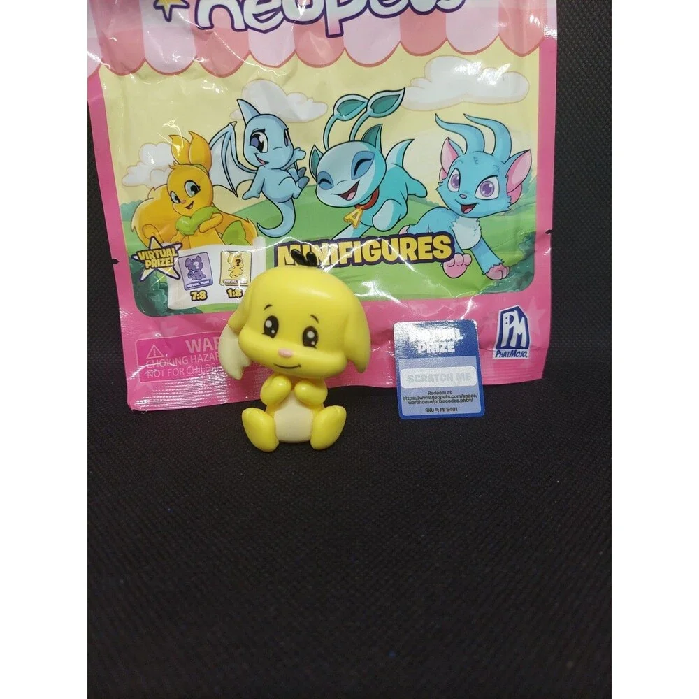 Neopets Phatmojo Minifigure Blind Bag Kacheek with Bag and Code